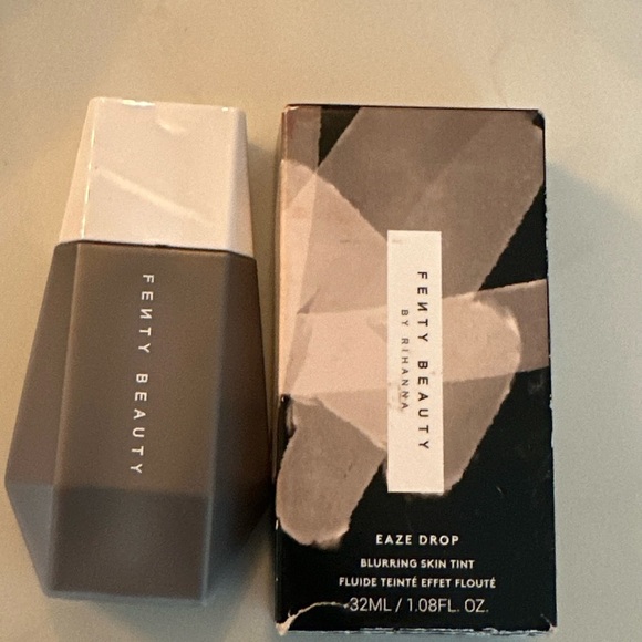 FENTY BEAUTY EAZE DROP BLURRING SKIN TINT SHADE 25 NEW IN BOX 1.08 Fl Oz - Picture 1 of 5